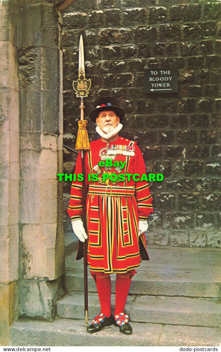 R575118 Beefeater. Tower Of London. PT8026 - Sonstige & Ohne Zuordnung