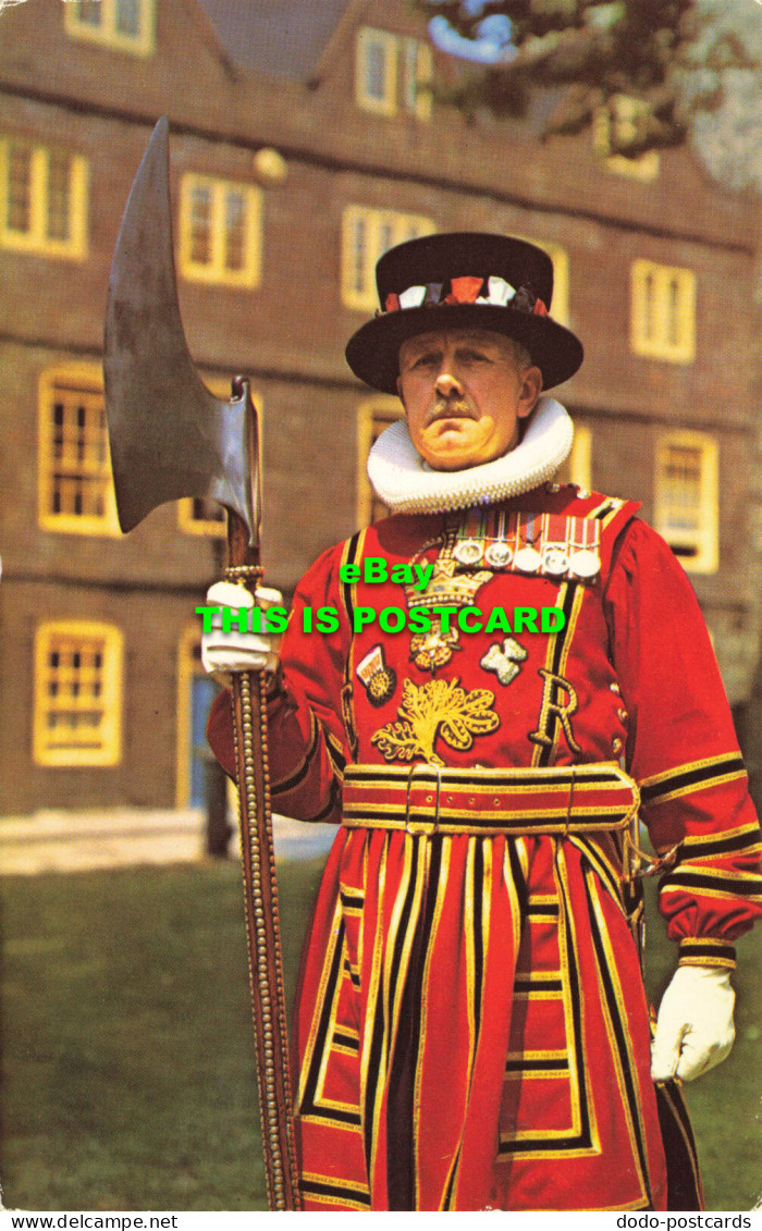 R575138 A Beefeater. Tower Of London - Sonstige & Ohne Zuordnung