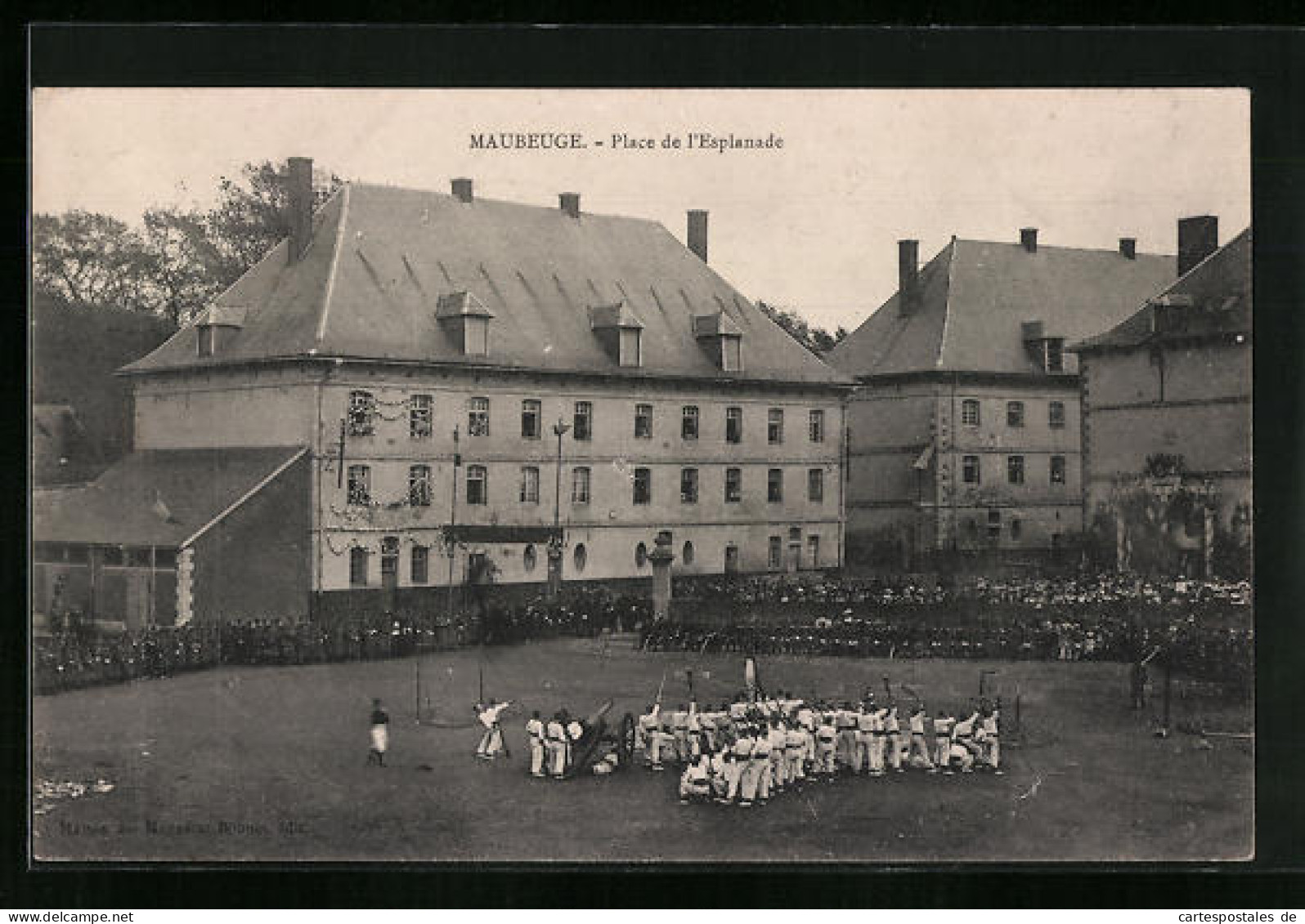 CPA Maubeuge, Place De L'Esplanade  - Maubeuge