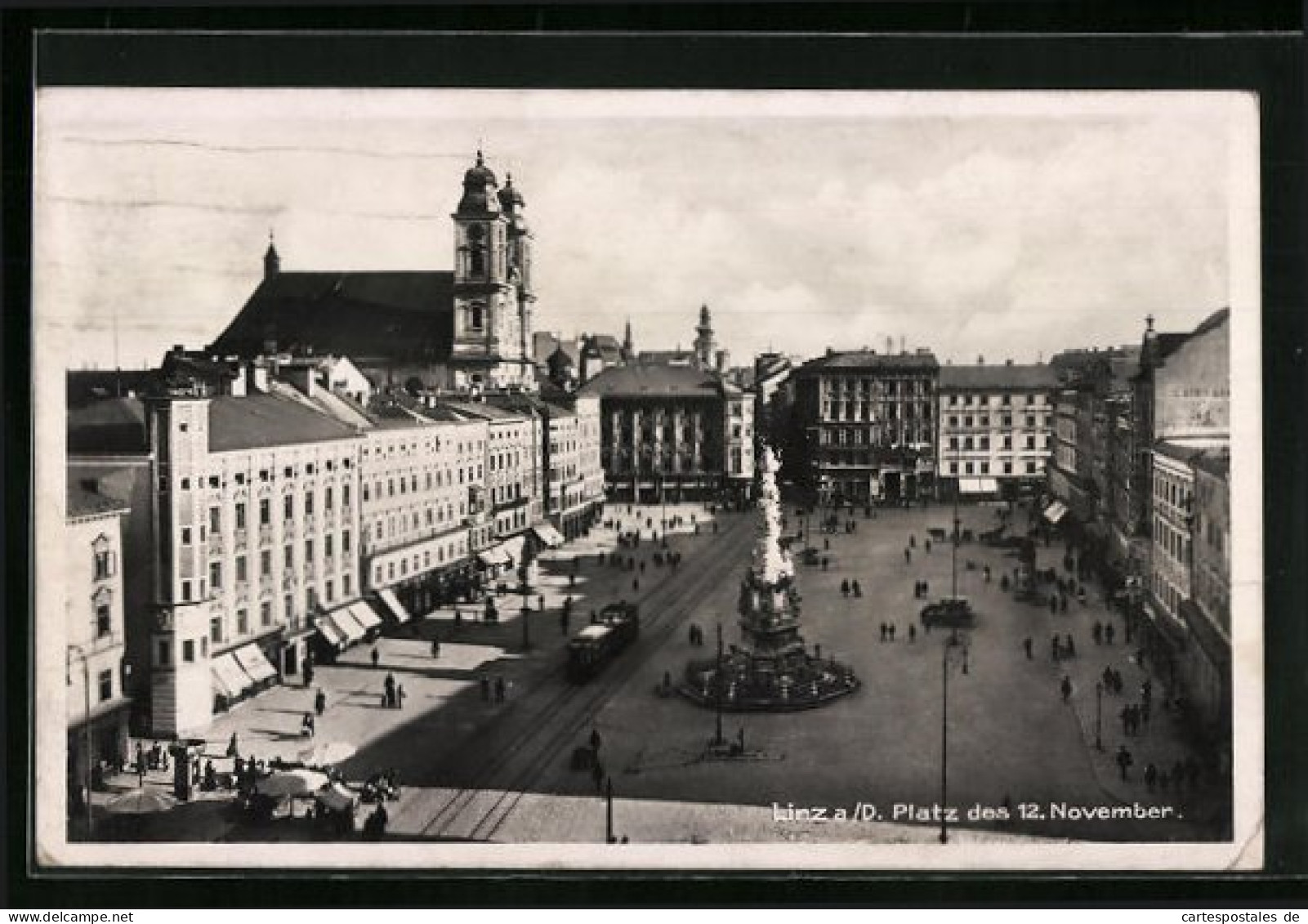 AK Linz A. D. D., Platz D. 12. November Mit Geschäften Und Denkmal, Strassenbahn  - Tram