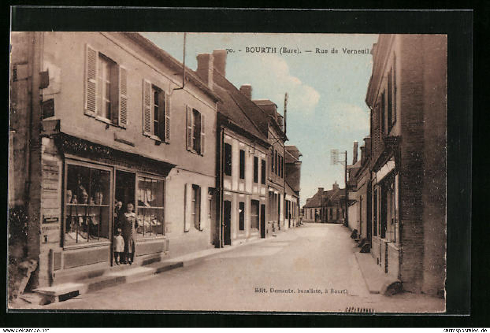 CPA Bourth, Rue De Verneuil, Vue De La Rue  - Verneuil-sur-Avre