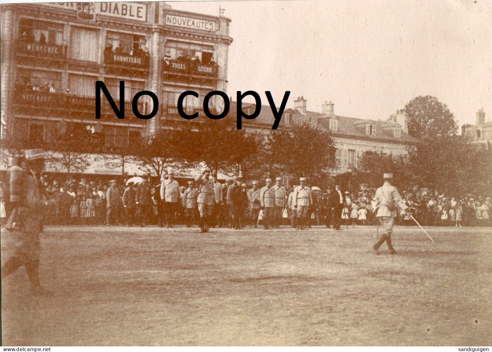 PHOTO FRANCAISE - UNE REVUE D'INFANTERIE PLACE CARNOT A CREIL OISE - GUERRE 1914 1918 - War, Military