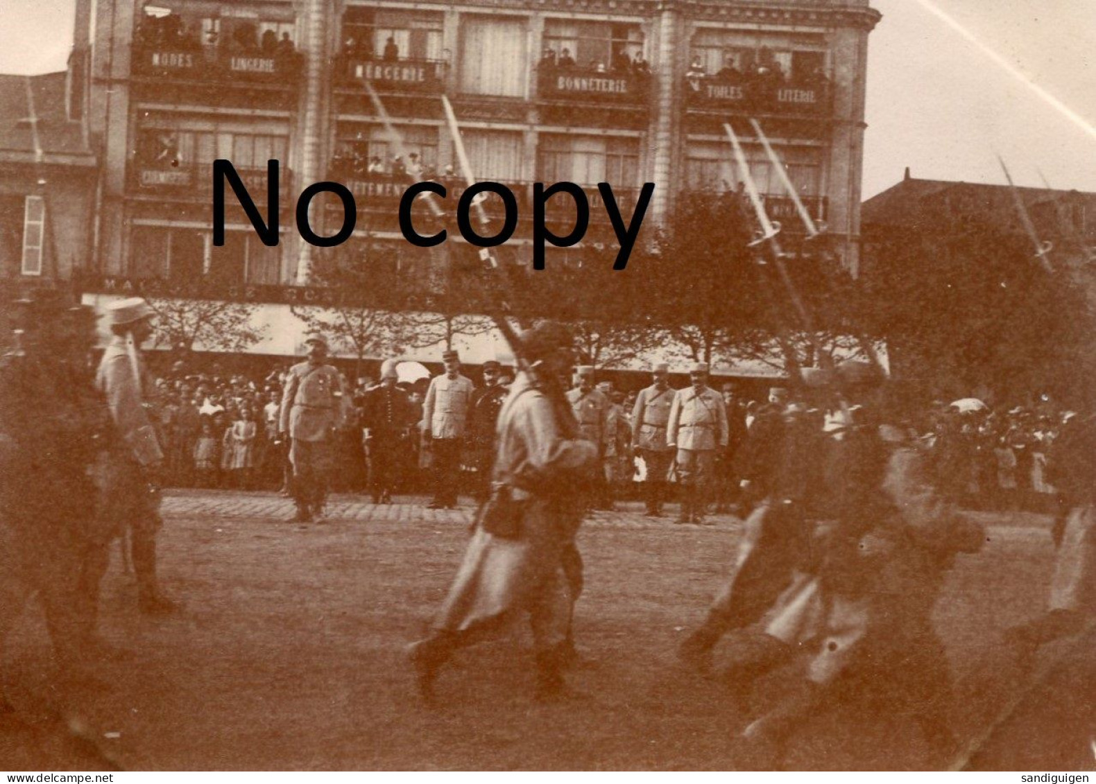 PHOTO FRANCAISE - UNE REVUE D'INFANTERIE PLACE CARNOT A CREIL OISE - GUERRE 1914 1918 - War, Military