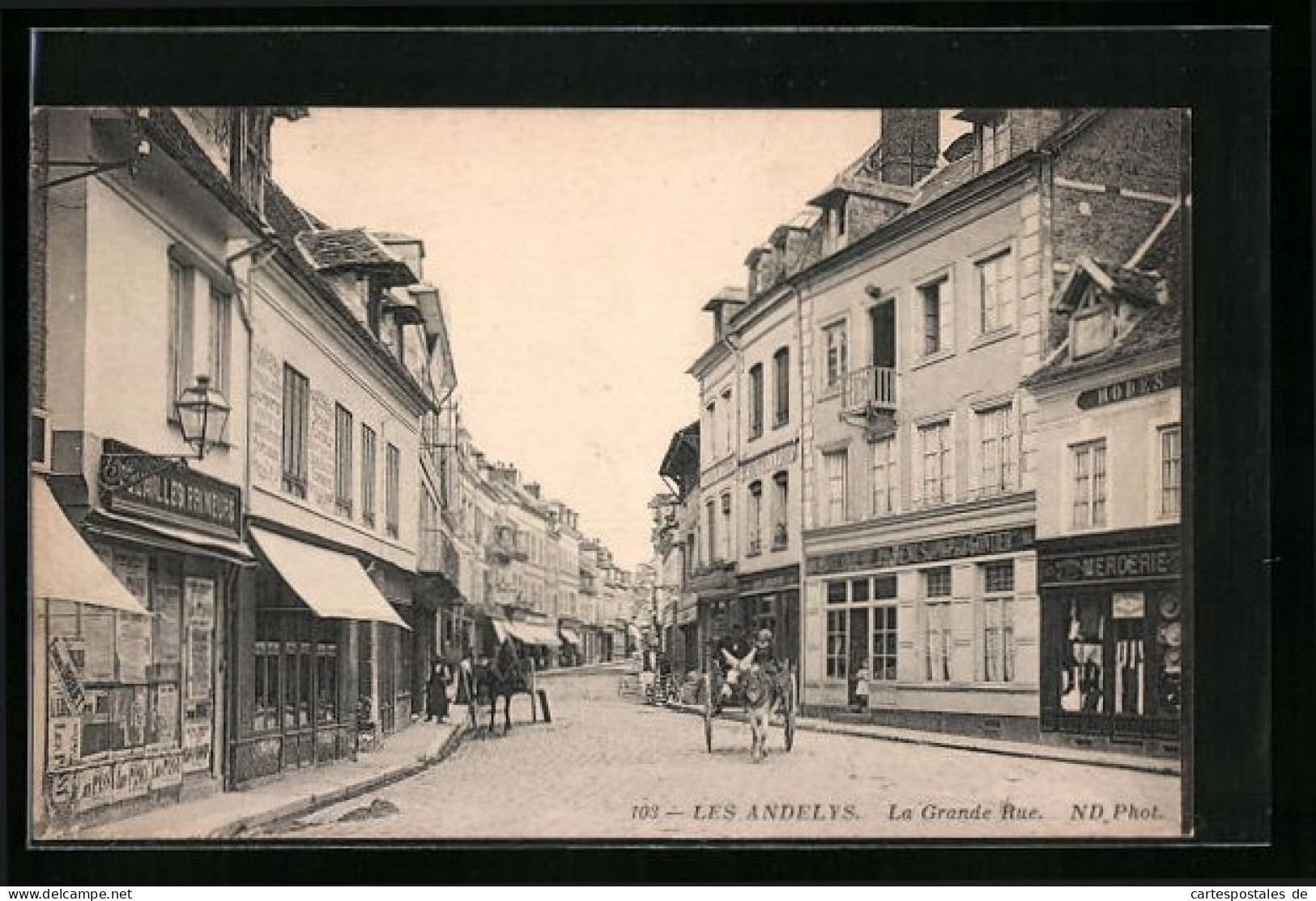 CPA Les Andelys, La Grande Rue, Vue De La Rue  - Les Andelys