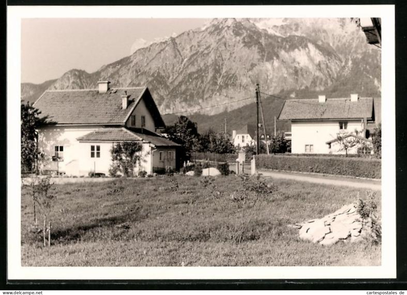 Fotografie Unbekannter Fotograf, Ansicht Anif, Ortsansicht Mit Gebirgsmassiv  - Places