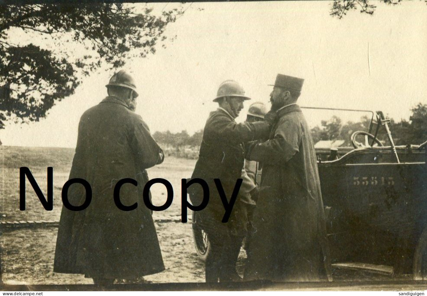 PHOTO FRANCAISE - OFFICIERS ET AUTOMOBILES - REMISE DE DECORATIONS A MOURMELON LE GRAND MARNE - GUERRE 1914 1918 - Krieg, Militär