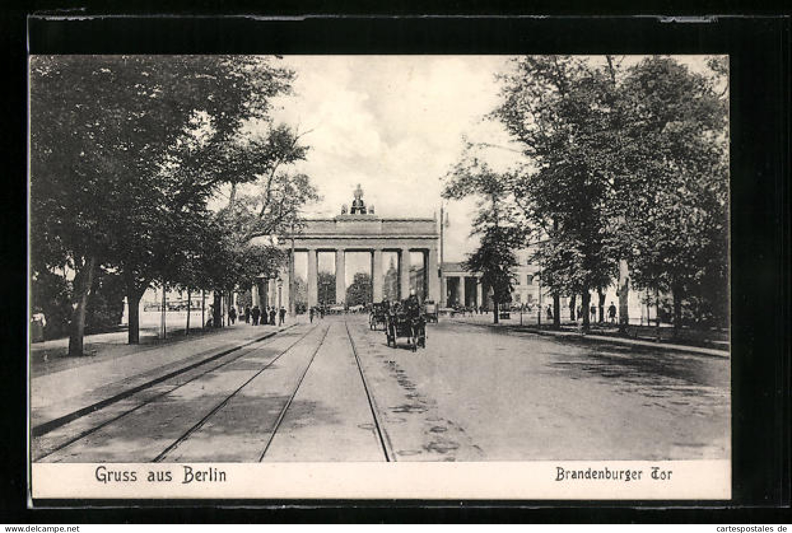 AK Berlin, Strassenbahnschienen Und Pferdekutschen Vor Dem Brandenburger Tor  - Autres & Non Classés