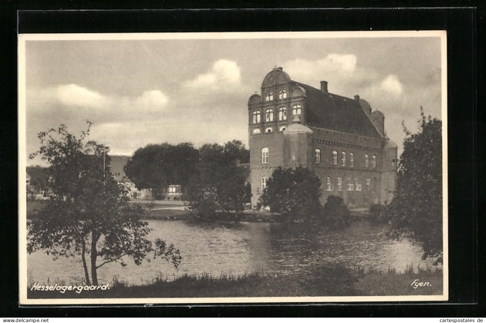AK Hesselagergaard, Blick über Den Teich Auf Das Schloss  - Denmark