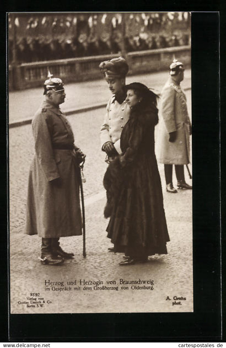 AK Herzog Und Herzogin Von Braunschweig Im Gespräch Mit Dem Grossherzog Von Oldenburg  - Royal Families