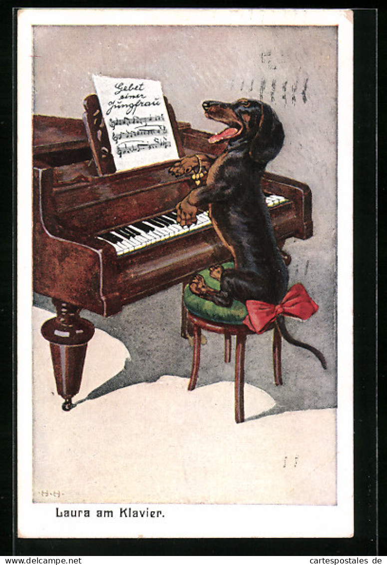 Künstler-AK Dackellaura Am Klavier Mit Einem Goldenen Armreif, Vermenschlichte Tiere  - Dogs