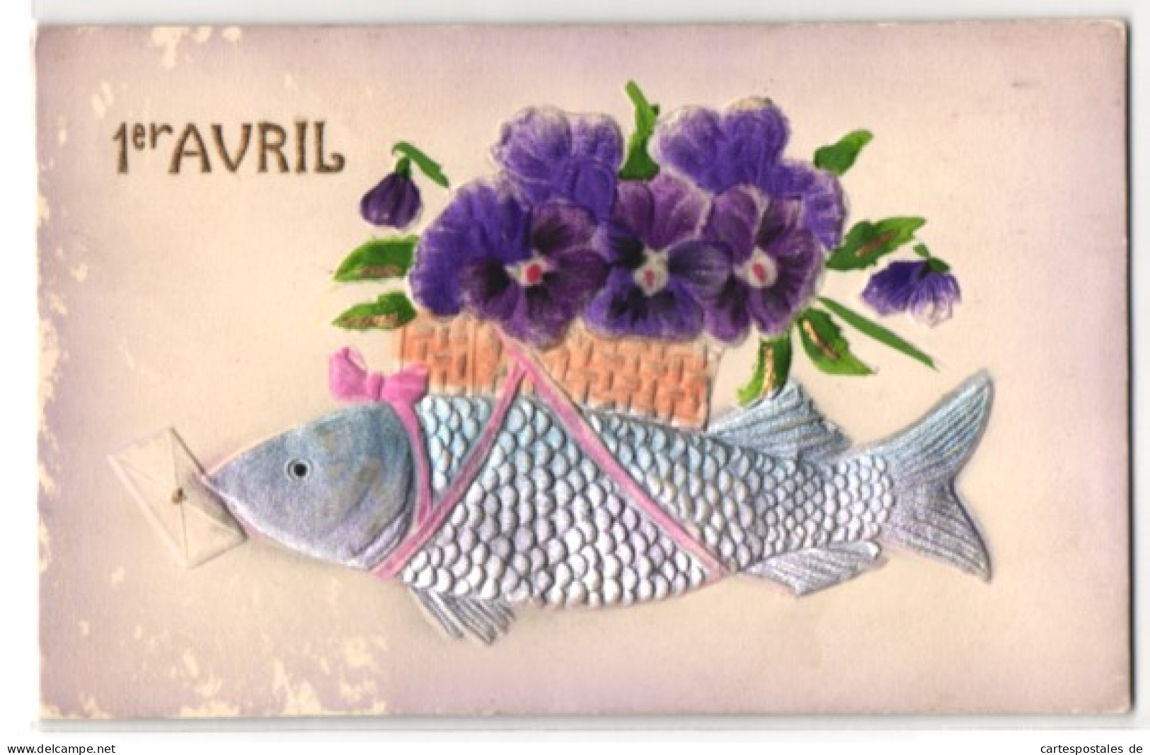 Stoff-Präge-AK 1er Avril, Fisch Mit Auf Den Rücken Geschnallten Blumenkorb  - Sonstige & Ohne Zuordnung