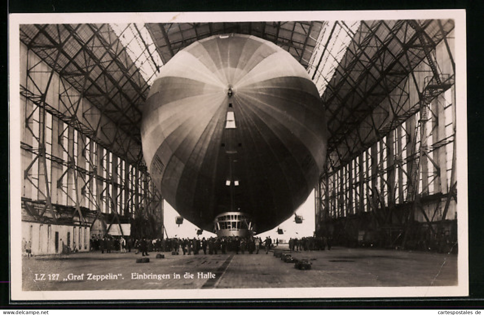 AK Luftschiff LZ 127 Graf Zeppelin, Einbringen In Die Halle  - Airships