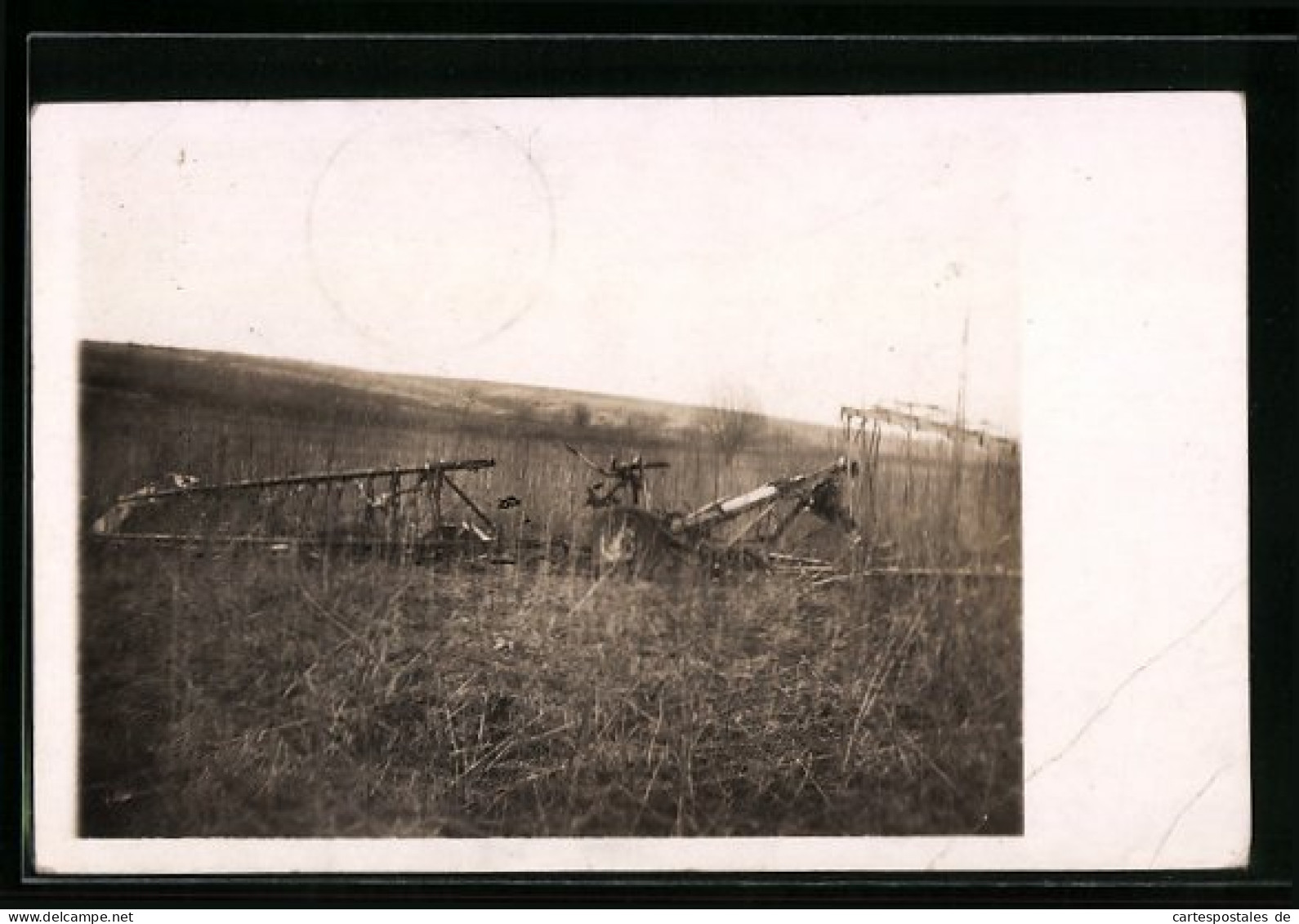 Foto-AK Wrackreste Eines Flugzeuges  - 1914-1918: 1ste Wereldoorlog