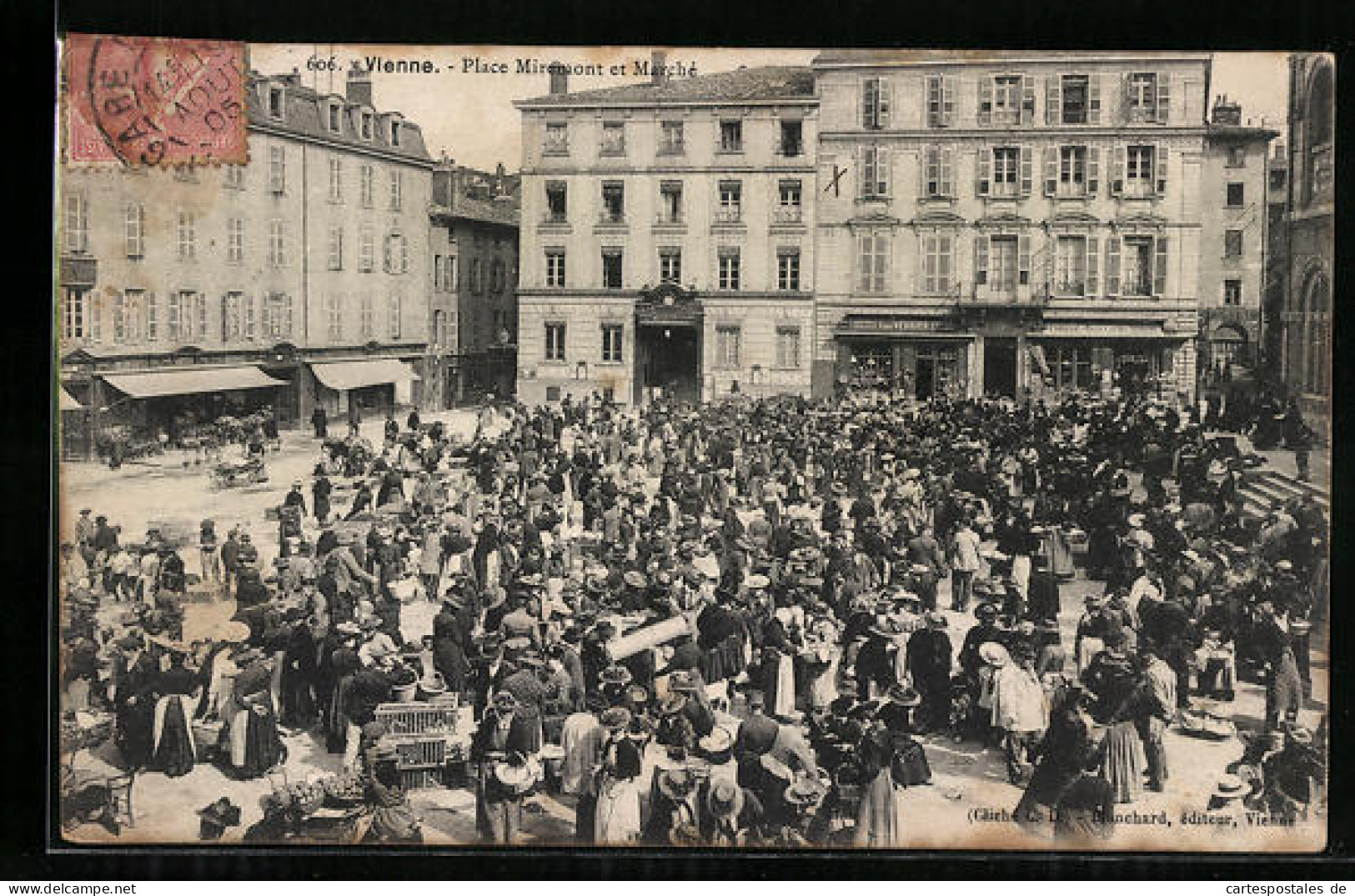 CPA Vienne, Place Miremont Et Marché  - Vienne