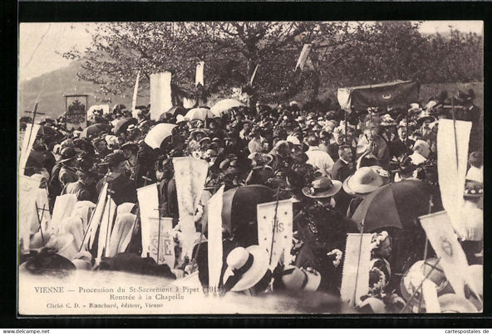 CPA Vienne, Procession Du St-Sacrement à Pipet (1913), Rentrée à La Chapelle  - Vienne