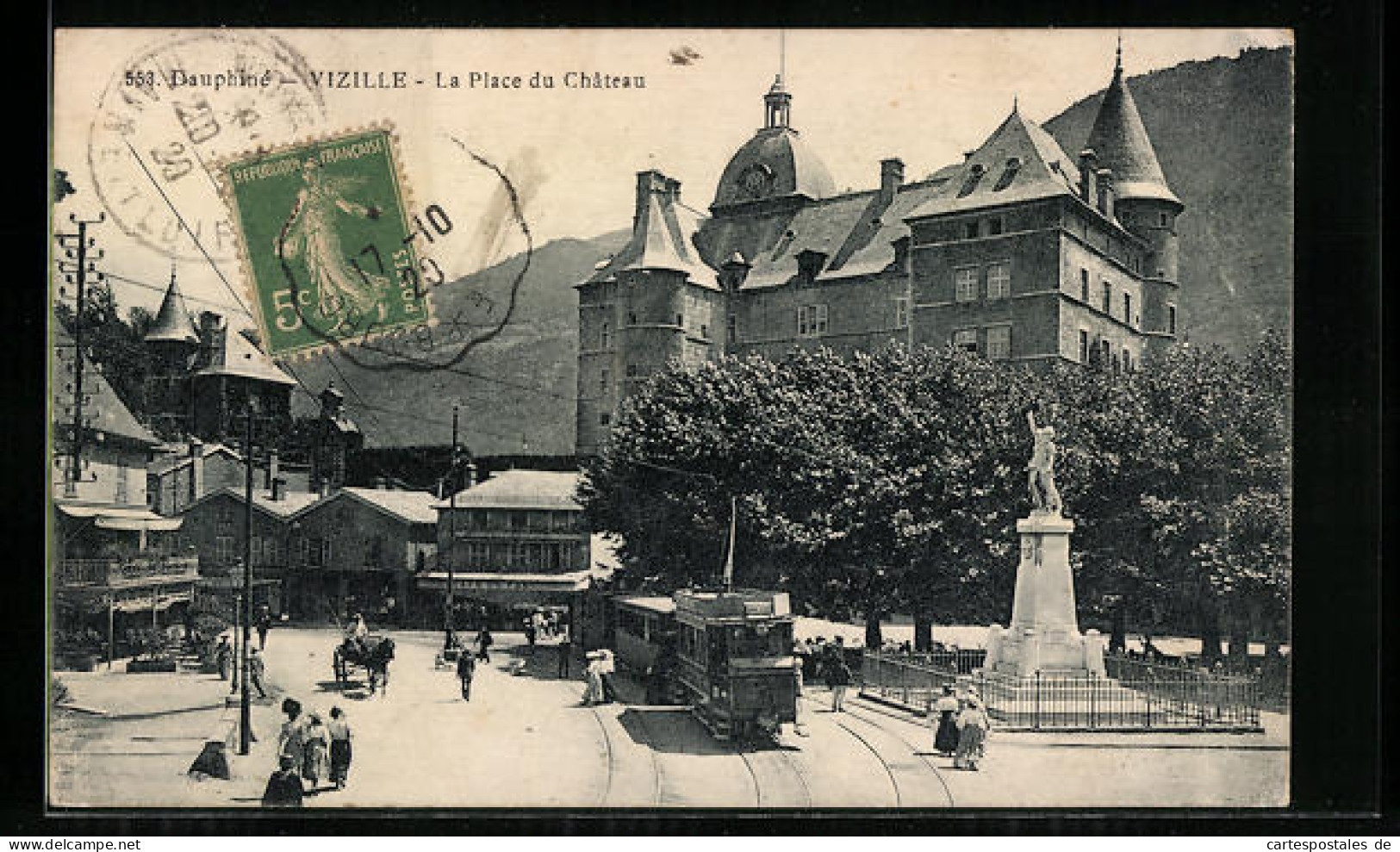 CPA Vizille, La Place Du Chateau  - Vizille