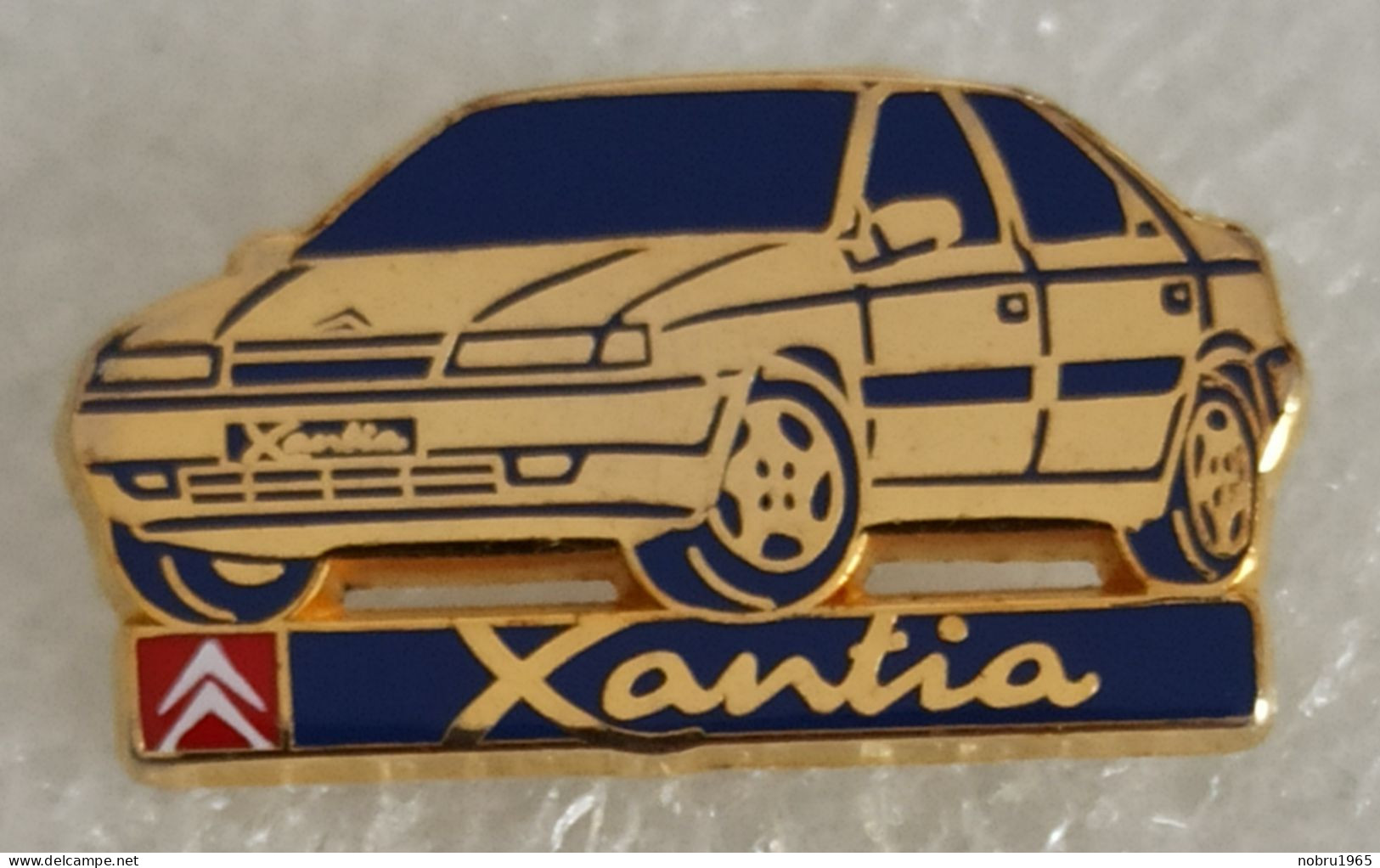 Pin's Citroën Xantia. Arthus Bertrand Paris - Citroën