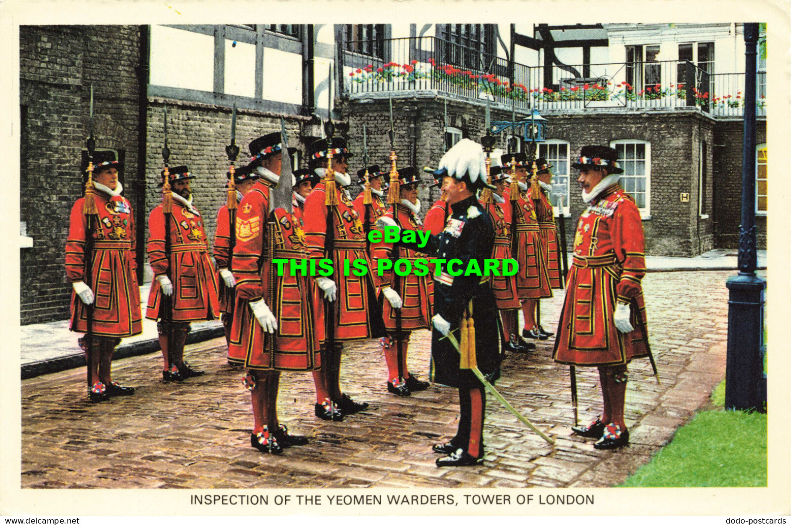 R576083 Inspection Of Yeomen Warders. Tower Of London. Colourmaster Internationa - Other & Unclassified
