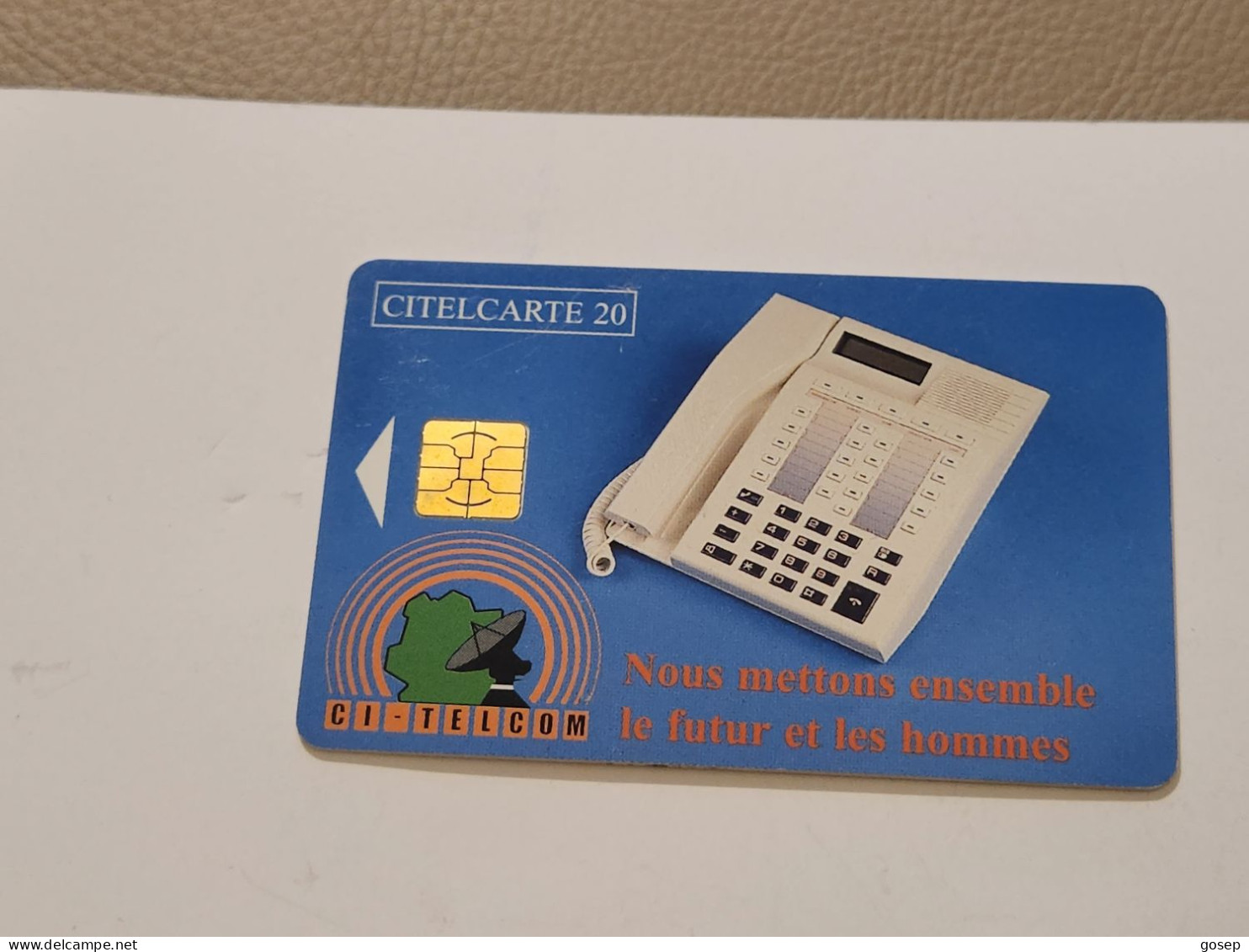 Ivory Coast-CI-CIT-0019)-telephone Nous-(40)-(20units)-(000247090)-(tirage-150.000)-used Card+1card Prepiad Free - Ivoorkust