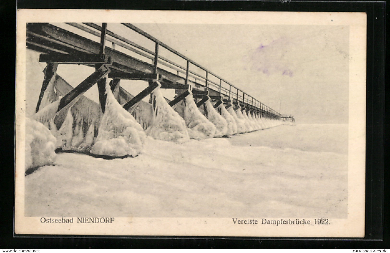 AK Ostseebad Niendorf, Die Vereiste Dampferbrücke 1922, Unwetter  - Überschwemmungen