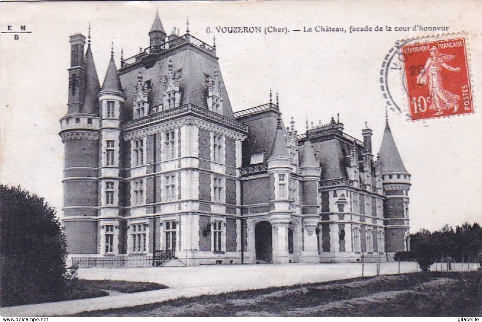 18 - VOUZERON - Le Chateau - Facade De La Cour D'honneur - Vouzeron
