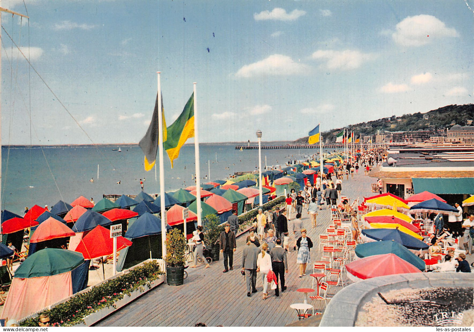 14 DEAUVILLE LA PLAGE - Deauville