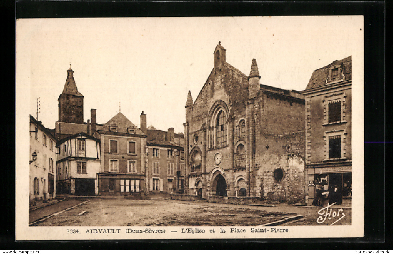 CPA Airvault, L`Eglise Et La Place Saint-Pierre  - Airvault