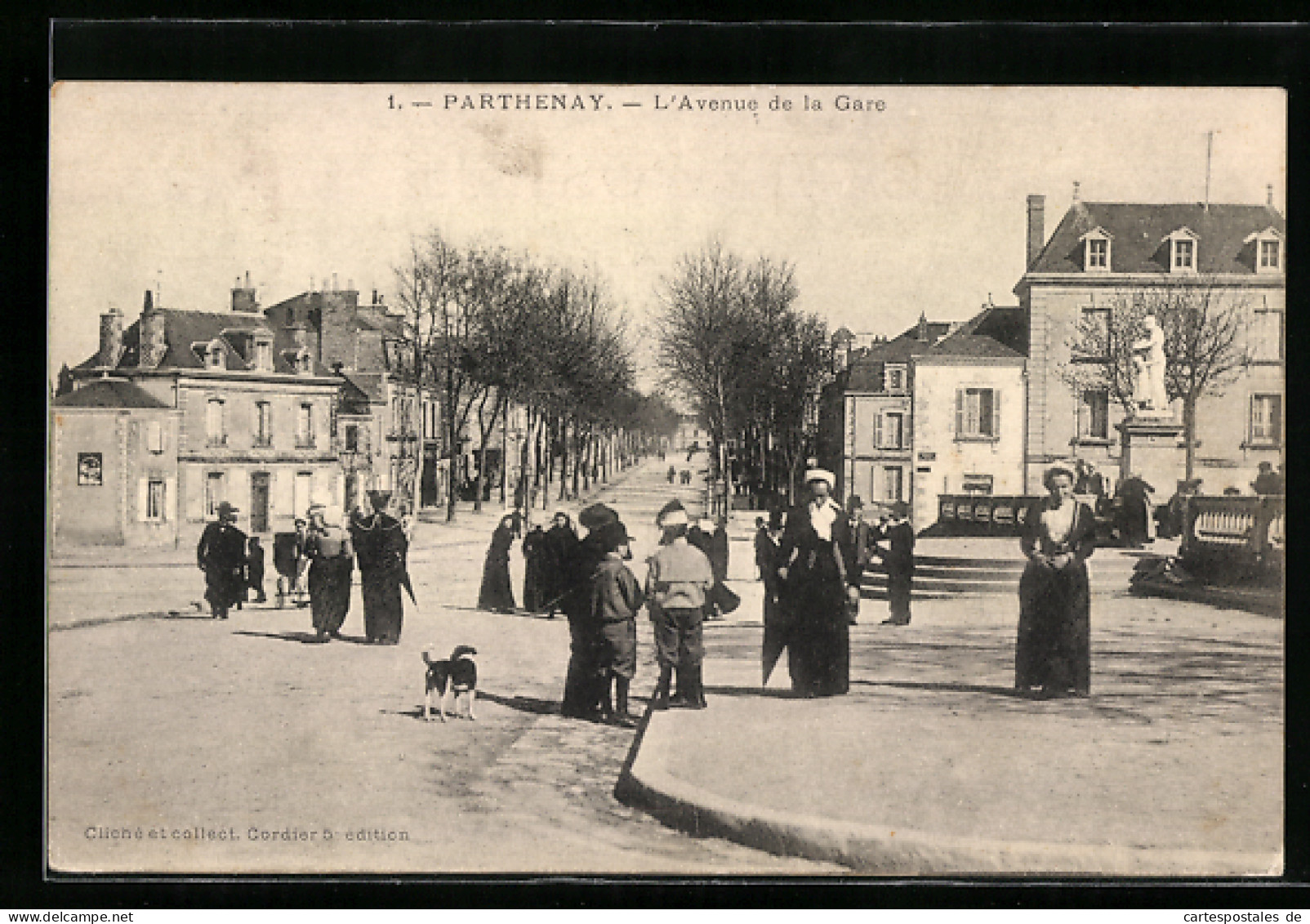 CPA Parthenay, L`Avenue De La Gare  - Parthenay