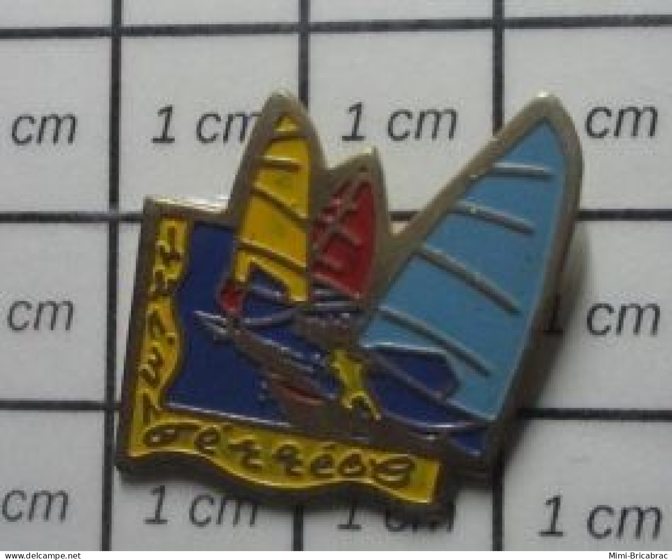 713G Pin's Pins / Beau Et Rare / BATEAUX / VOILE VOILIERS SAINT FERREOL - Barche