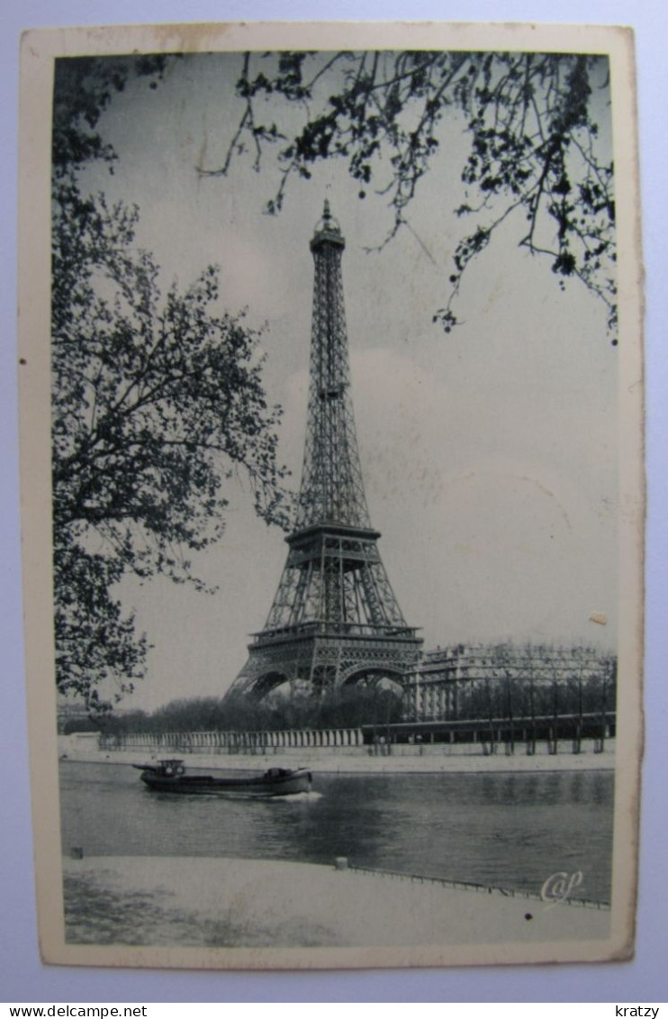 FRANCE - PARIS - La Tour Eiffel - 1955 - Eiffelturm