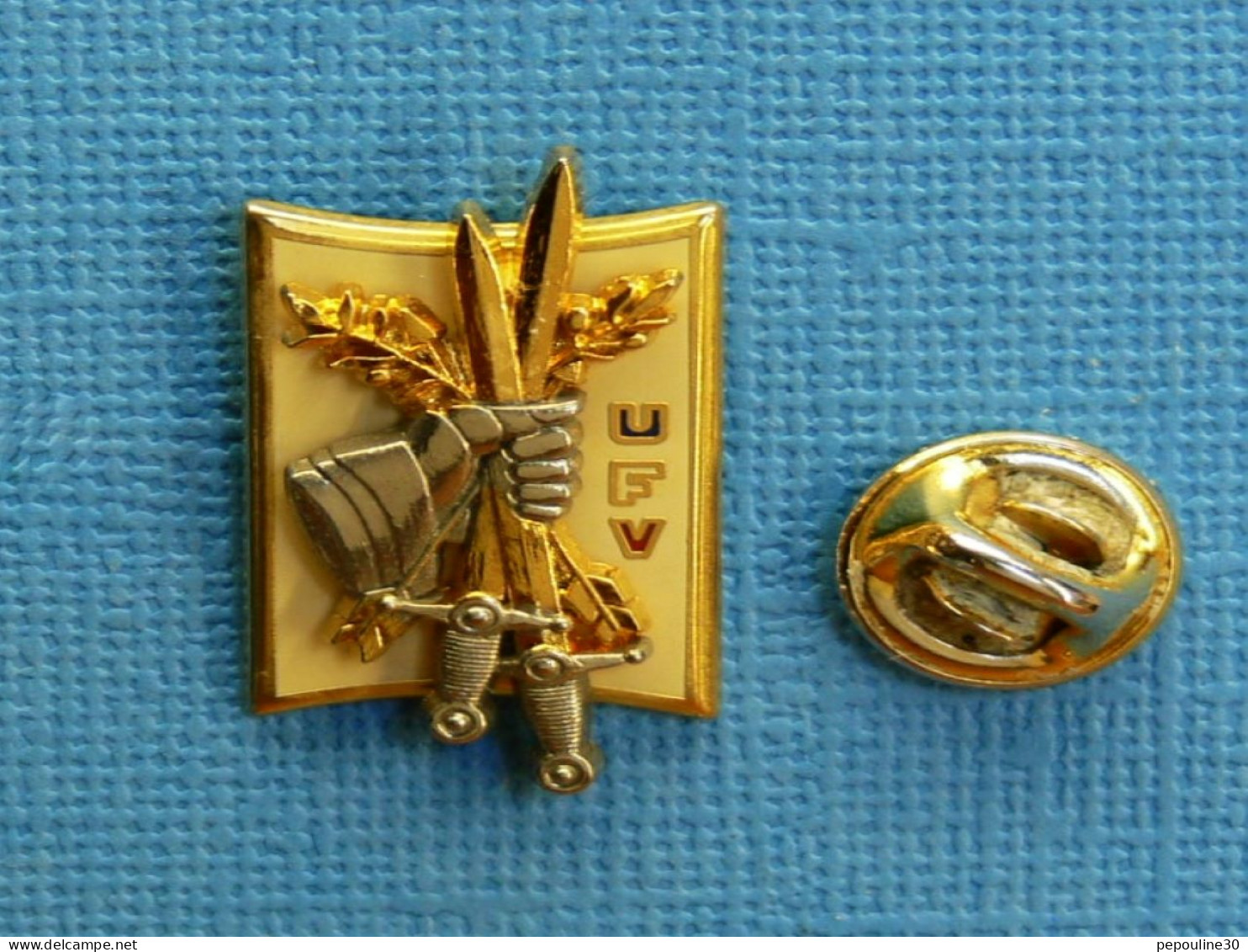 1 PIN'S /  ** INSIGNE " U.F.V. " UNITÉ FRANÇAISE DE VÉRIFICATION ** . (Arthus Bertrand Paris) - Militaria