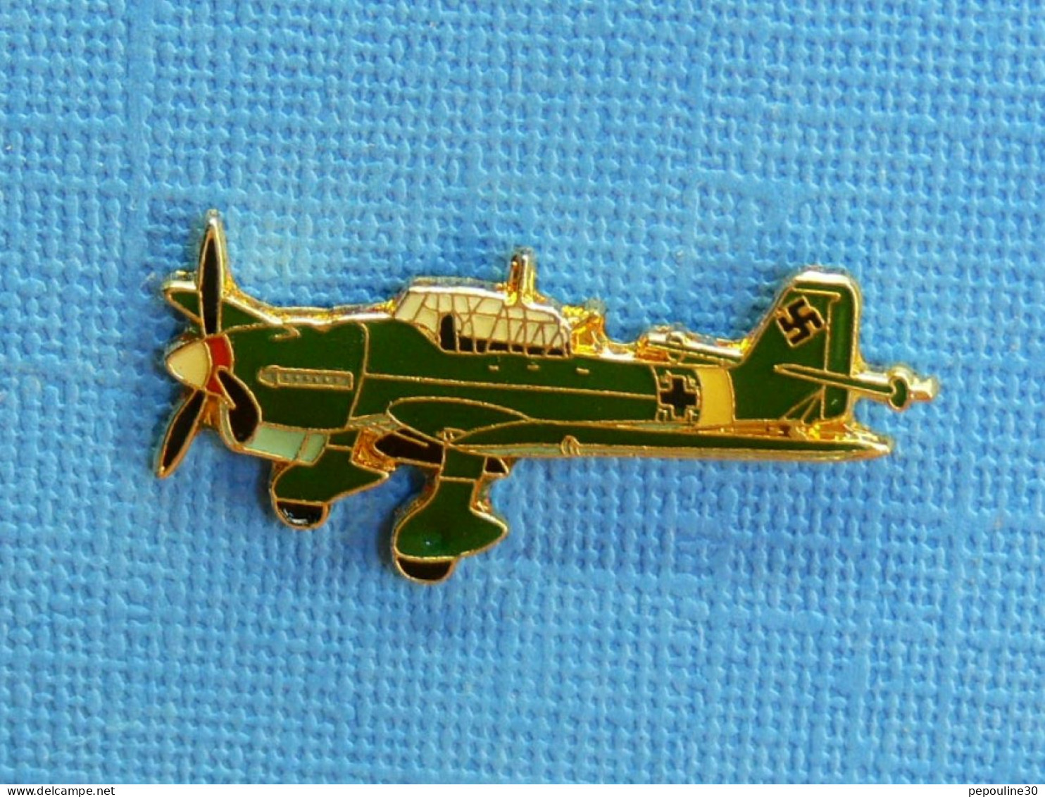 1 PIN'S /  ** AVION ALLEMAND / JUNKERS Ju87 STUKA / 2ème GUERRE MONDIALE ** . (J.Y. Ségalen Collection) - Vliegtuigen