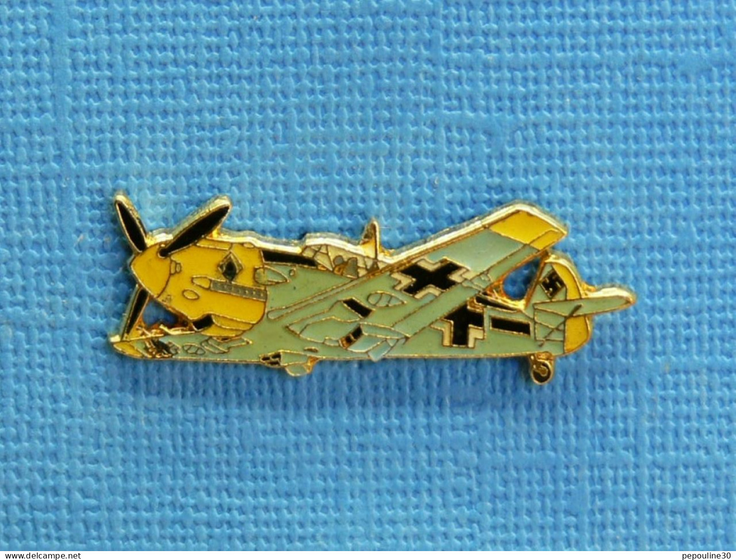 1 PIN'S /  ** AVION ALLEMAND / MESSERSCHMITT Bf 109 / 2ème GUERRE MONDIALE ** . (J.Y. Ségalen Collection) - Luftfahrt