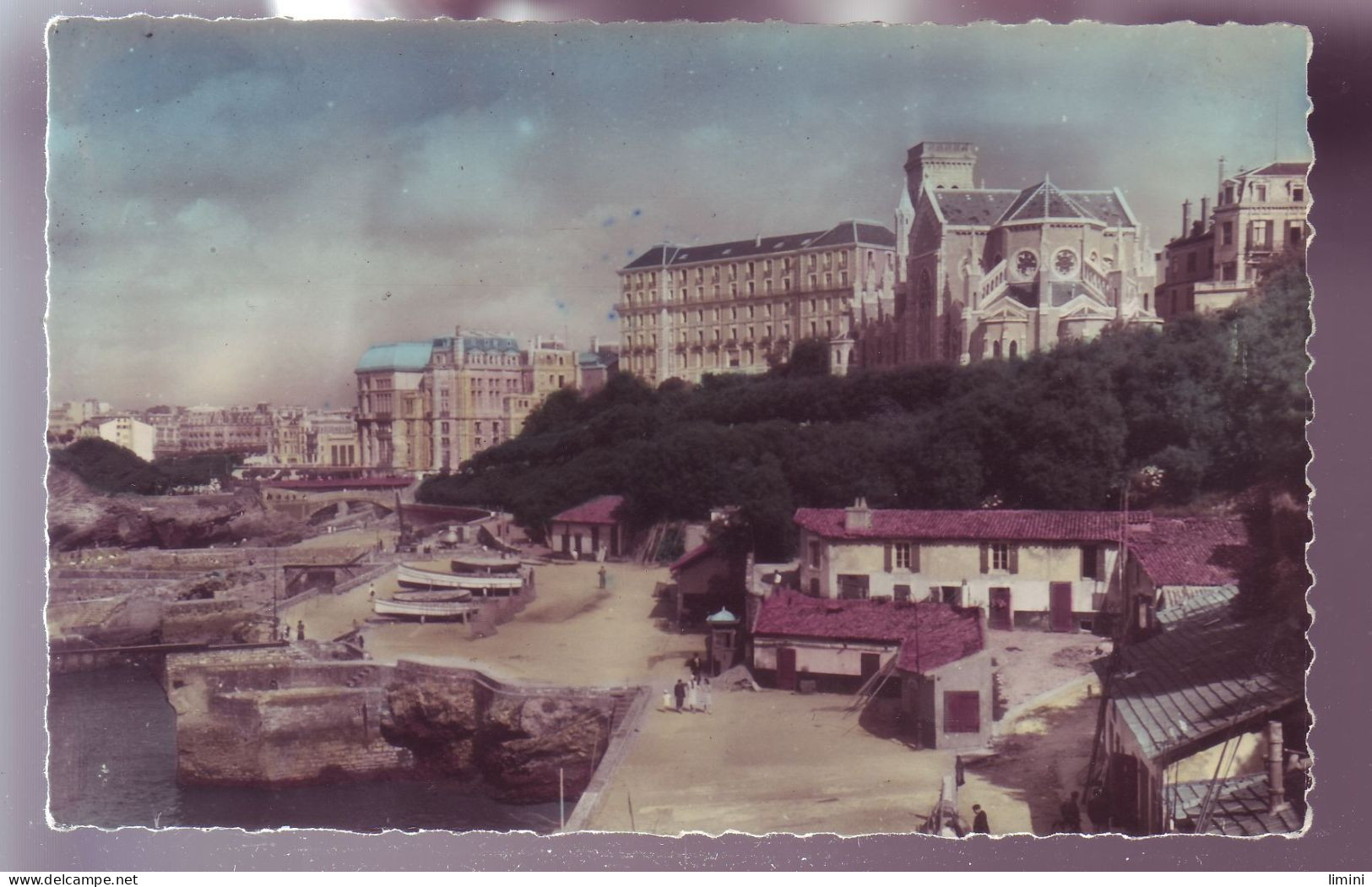 64 - BIARRITZ - LE PORT DES PECHEURS ET L'ÉGLISE SAINTE-EUGENIE - COLORISÉE - - Biarritz