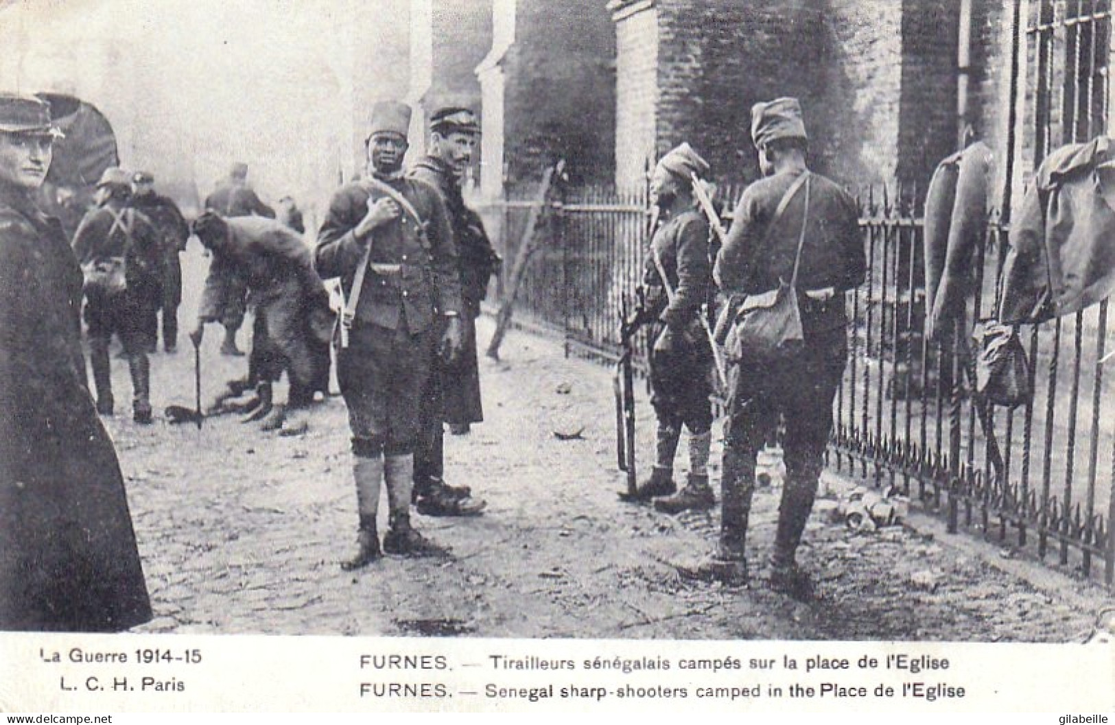  FURNES  - VEURNE - Guerre 1914 - Tirailleurs Senegalais Campés Sur La Place De L'église - Veurne