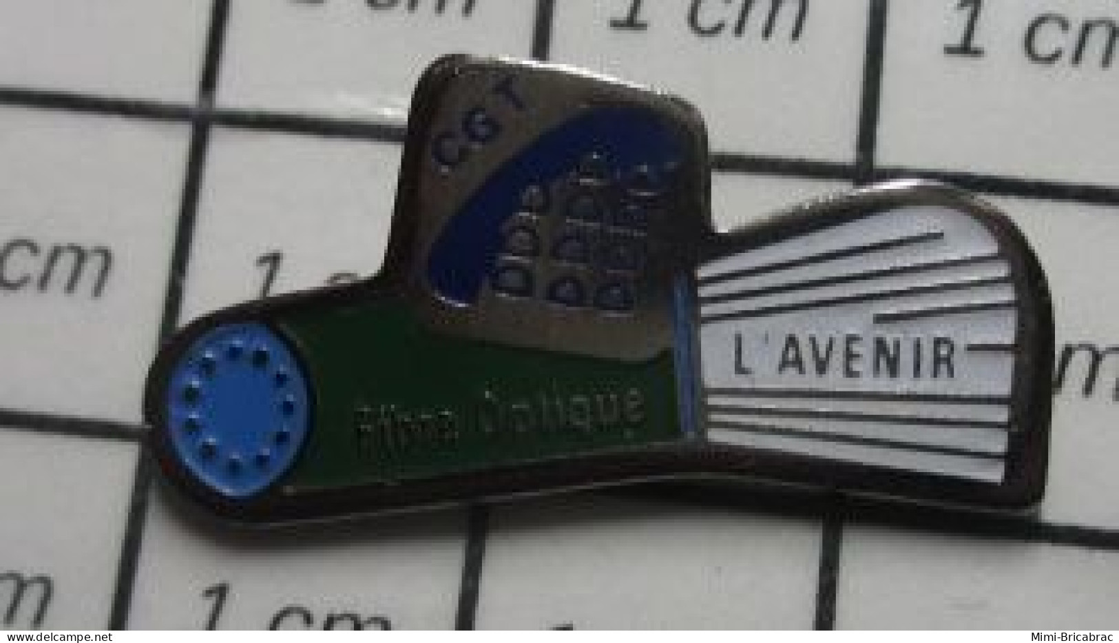 720 Pin's Pins / Beau Et Rare / ASSOCIATIONS / SYNDICAT CGT FRANCE TELECOM FIBRE OPTIQUE L'AVENIR - Verenigingen