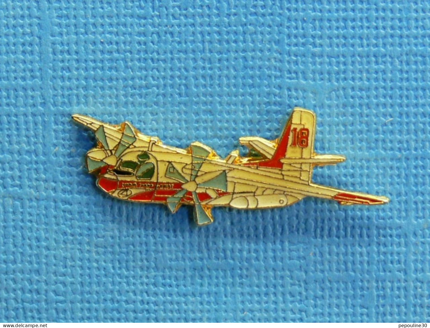 1 PIN'S /  ** AVION BOMBARDIER D'EAU " TRACKER S-2FT TURBO FIRECAT " ** . (J.Y. Ségalen Collection) - Airplanes