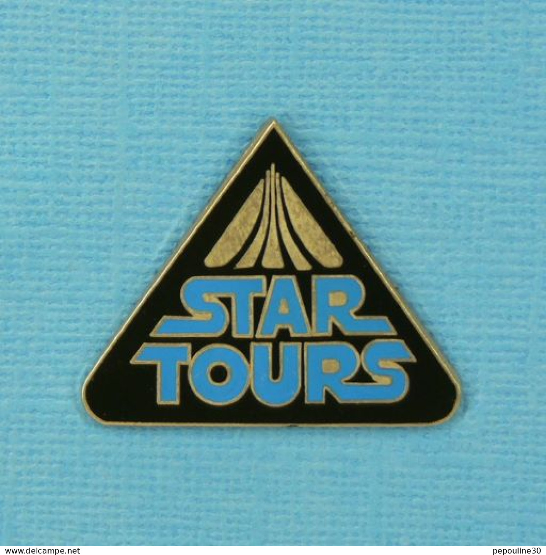 1 PIN'S /  ** STAR TOURS / LA GUERRE DES ÉTOILES \ STAR WARS ** . (©DISNEY) - Cinéma