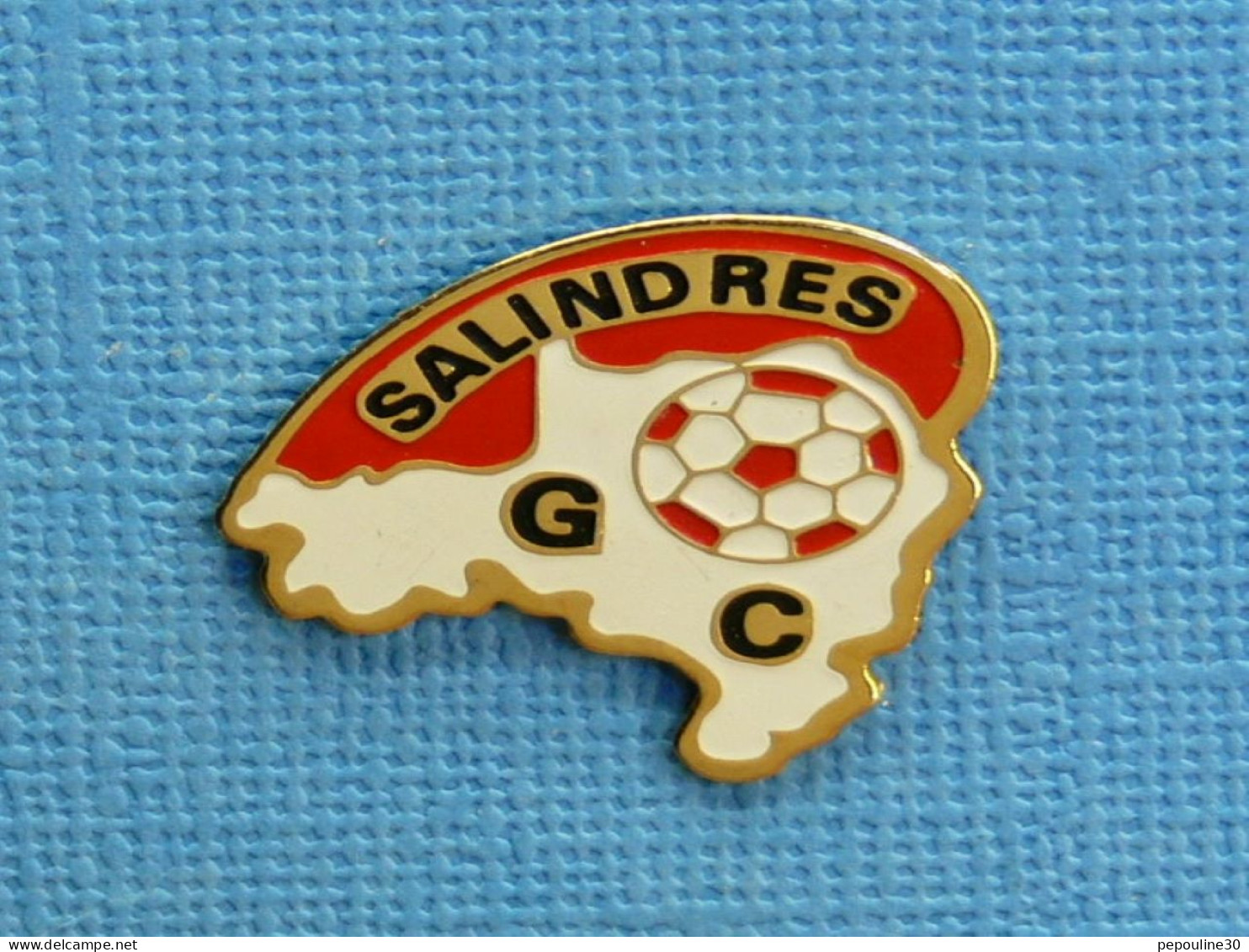 1 PIN'S /  ** GC SALINDRES / GAÎTÉ CLUB SALINDROIS / GARD / OCCITANIE ** - Football