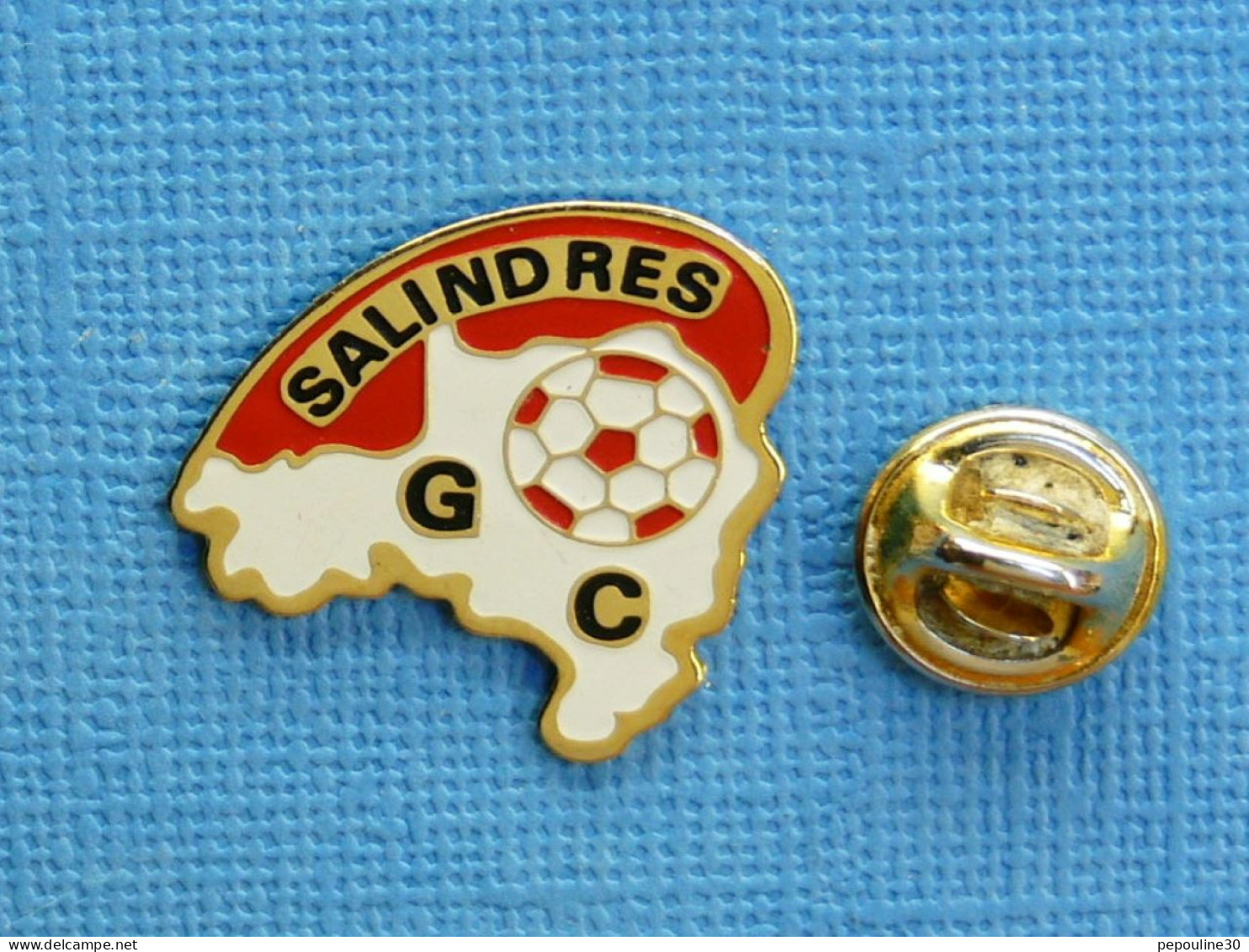 1 PIN'S /  ** GC SALINDRES / GAÎTÉ CLUB SALINDROIS / GARD / OCCITANIE ** - Voetbal