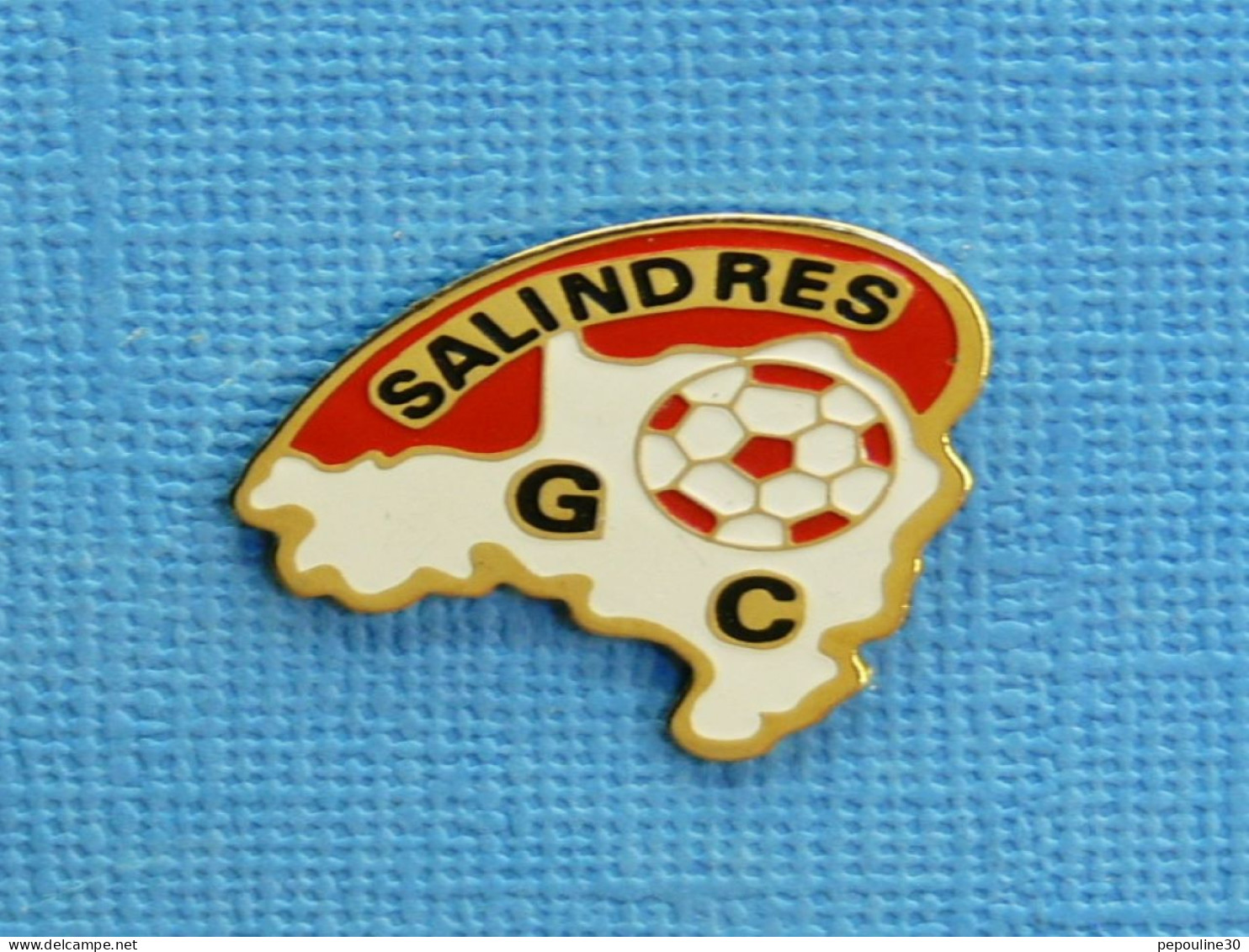 1 PIN'S /  ** GC SALINDRES / GAÎTÉ CLUB SALINDROIS / GARD / OCCITANIE ** - Football
