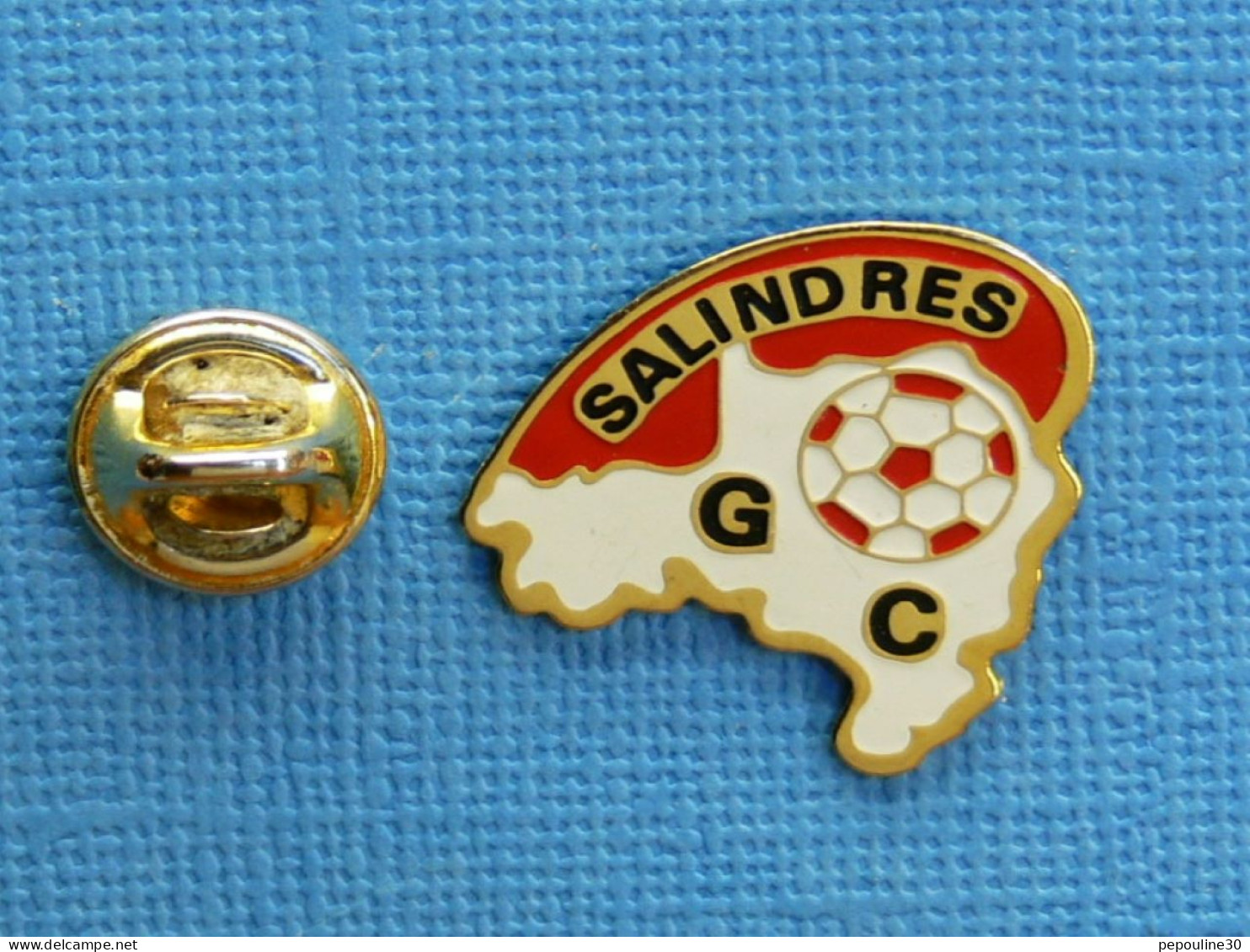 1 PIN'S /  ** GC SALINDRES / GAÎTÉ CLUB SALINDROIS / GARD / OCCITANIE ** - Fussball