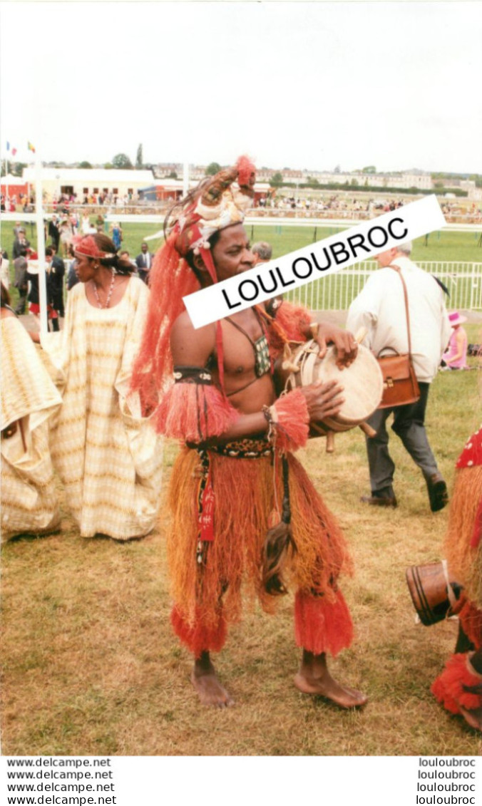 EQUITATION LE PRIX DE DIANE HERMES MODE CHAPEAUX 1997 HOMMAGE AU SENEGAL PHOTO DE PRESSE AGENCE ANGELI 24 X 18 CM R1 - Sport