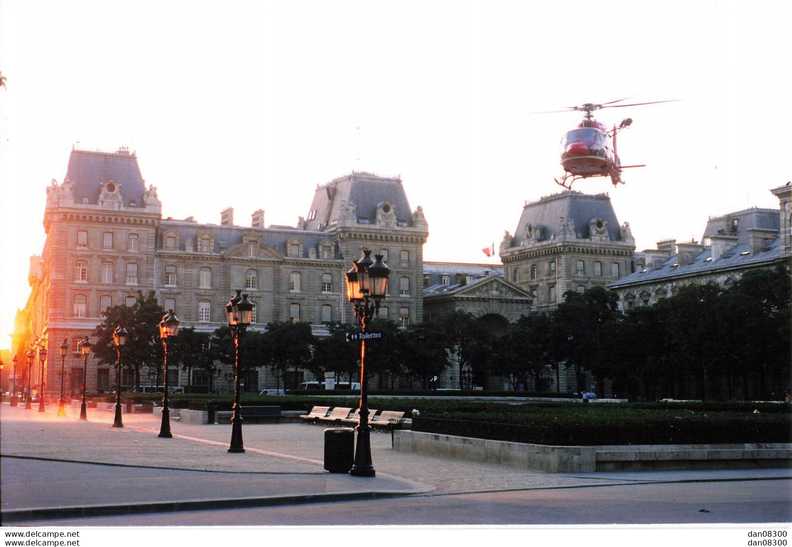 ATTENTAT CONTRE LA RAME DE RER A LA STATION SAINT MICHEL 26/07/95 N° 4 PHOTO DE PRESSE ANGELI - Guerra, Militares