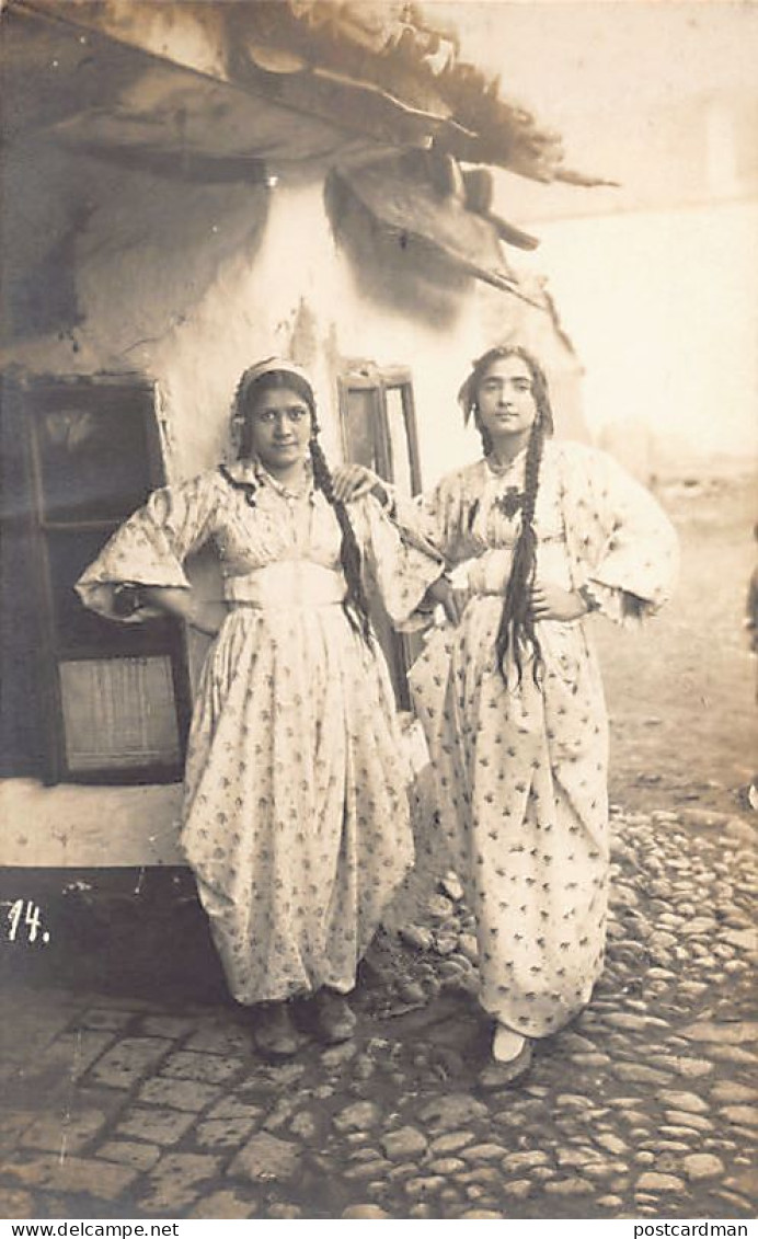 Macedonia - Two Gypsy Tzigane Women - REAL PHOTO - Macedonia Del Norte