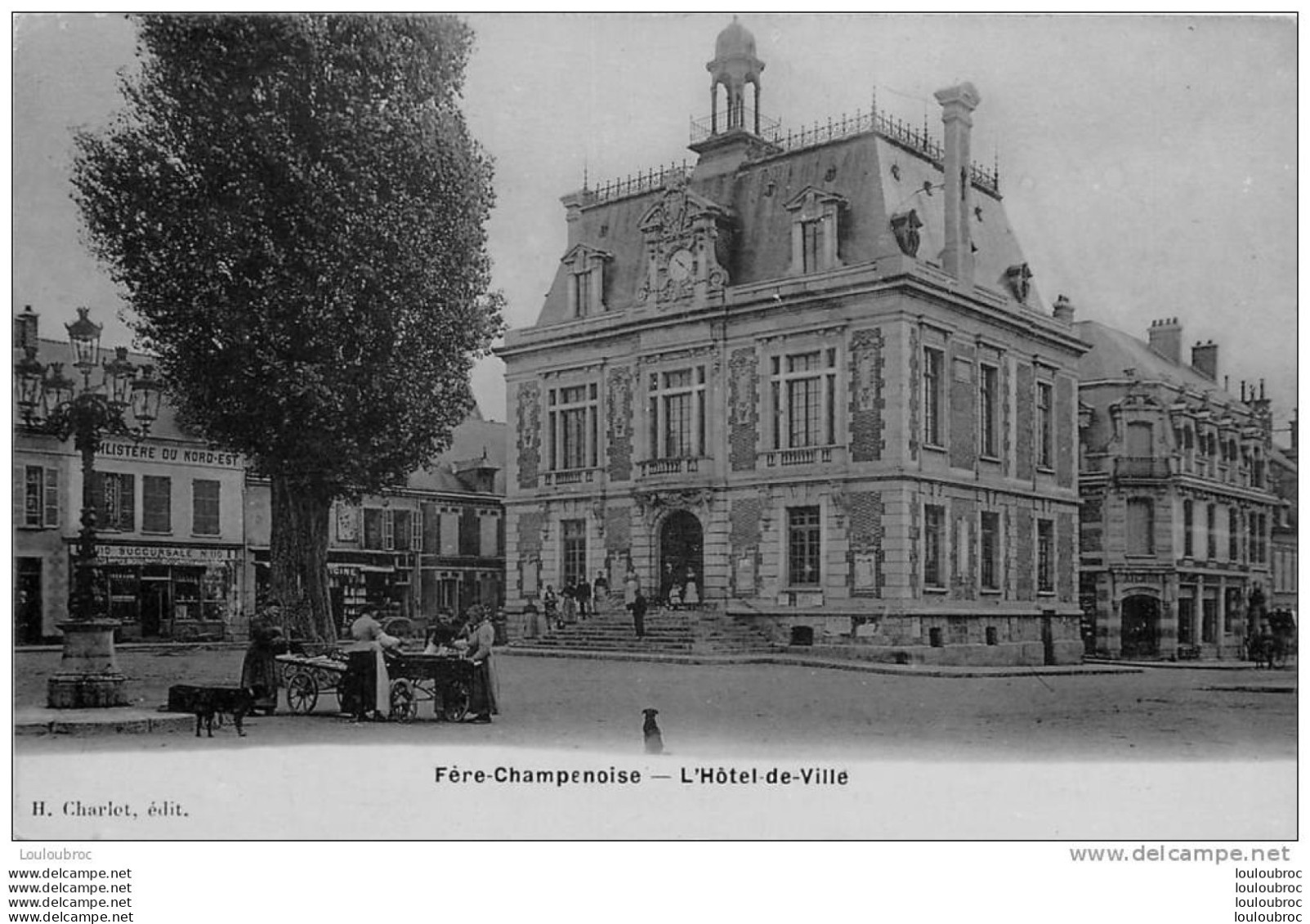 51 FERE CHAMPENOISE L'HOTEL DE VILLE LE FAMILISTERE SUCCURSALE 110 ET MARCHANDE DES RUES - Fère-Champenoise