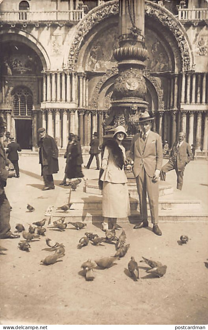 VENEZIA - Turisti E Piccioni - Piazza San Marco - CARTOLINE FOTO - Venezia (Venedig)