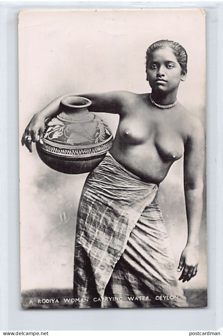 Sri Lanka - ETHNIC NUDE - A Rodiya Woman Carrying Water - Publ. Plâté Ltd. 50 - Sri Lanka (Ceylon)