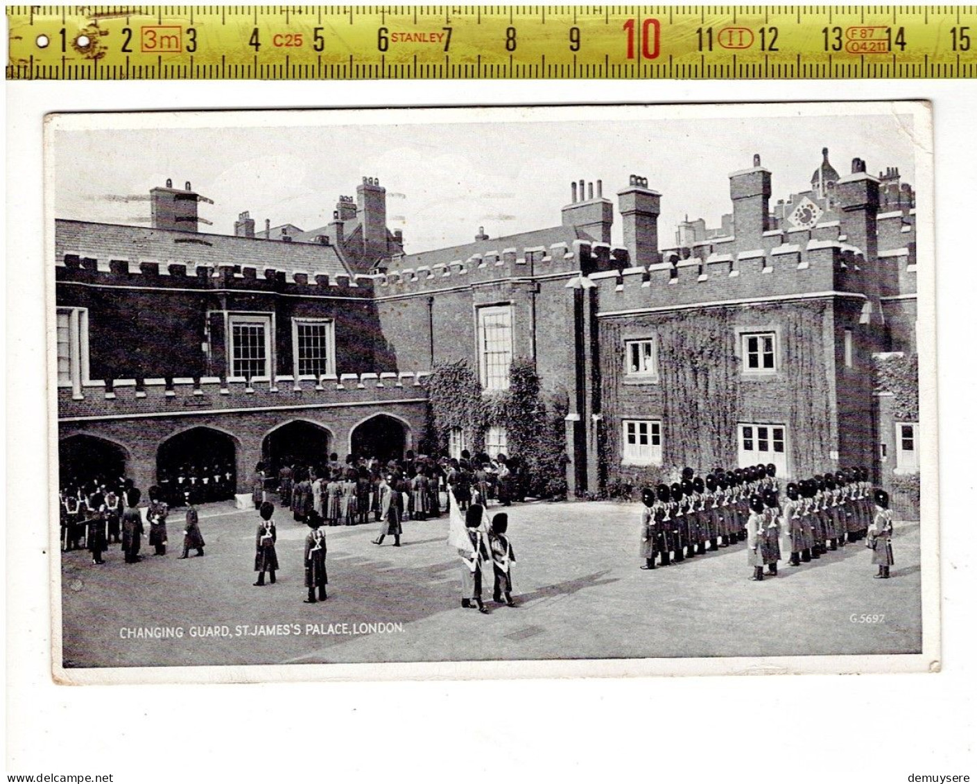 68020 - CHANGING THE GUARD AT ST JAMES PALACE - Andere & Zonder Classificatie