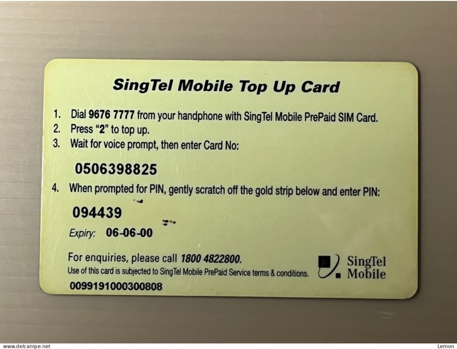Singapore Singtel Top-Up Card Phonecard, Set Of 1 $50 Used Card - Singapur
